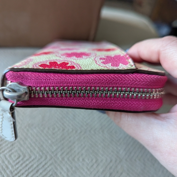 Coach F50672 Floral Clutch Wallet - Picture 6 of 12